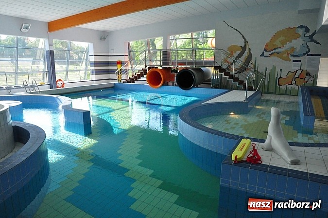 Zdjęcie w galerii na portalu naszraciborz.pl: Bracia wystrzelili z armatek, ksiądz pokropił, a prezydent wskoczył do wody w ubraniu wiadomości z regionu