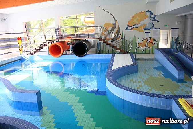 Zdjęcie w galerii na portalu naszraciborz.pl: Bracia wystrzelili z armatek, ksiądz pokropił, a prezydent wskoczył do wody w ubraniu wiadomości z regionu