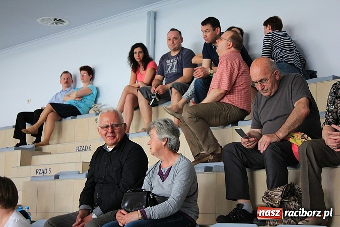 Zdjęcie w galerii na portalu naszraciborz.pl: Bracia wystrzelili z armatek, ksiądz pokropił, a prezydent wskoczył do wody w ubraniu wiadomości z regionu