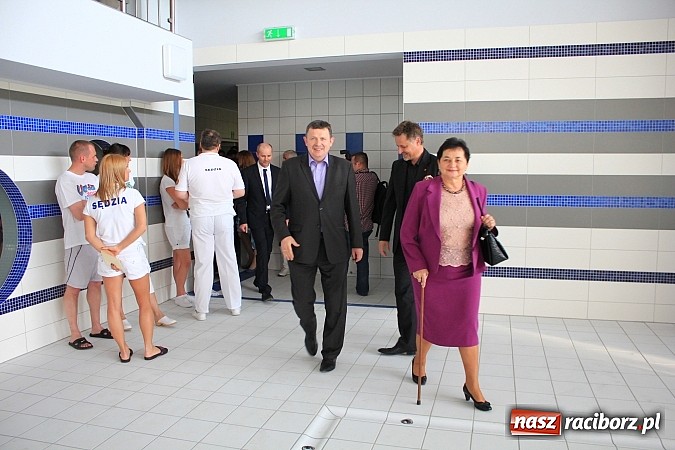 Zdjęcie w galerii na portalu naszraciborz.pl: Bracia wystrzelili z armatek, ksiądz pokropił, a prezydent wskoczył do wody w ubraniu wiadomości z regionu