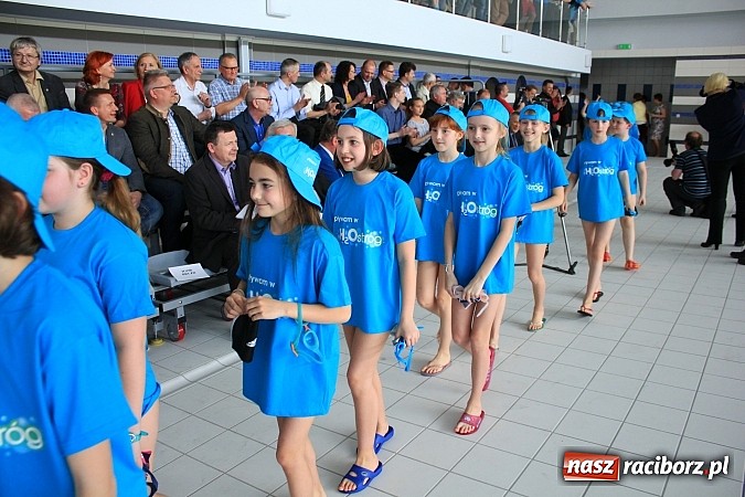 Zdjęcie w galerii na portalu naszraciborz.pl: Bracia wystrzelili z armatek, ksiądz pokropił, a prezydent wskoczył do wody w ubraniu wiadomości z regionu