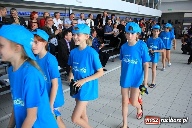 Zdjęcie w galerii na portalu naszraciborz.pl: Bracia wystrzelili z armatek, ksiądz pokropił, a prezydent wskoczył do wody w ubraniu wiadomości z regionu