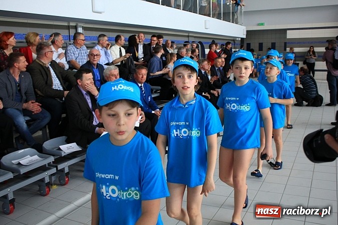 Zdjęcie w galerii na portalu naszraciborz.pl: Bracia wystrzelili z armatek, ksiądz pokropił, a prezydent wskoczył do wody w ubraniu wiadomości z regionu