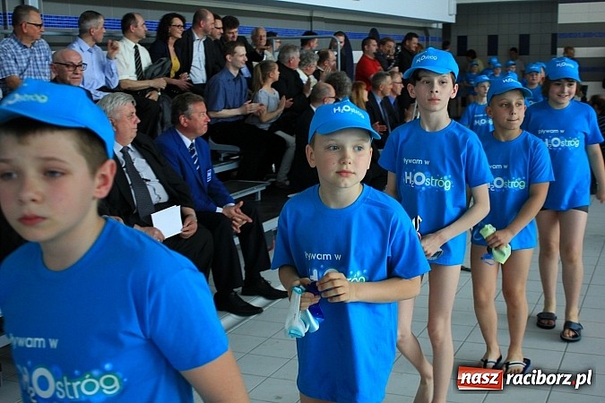 Zdjęcie w galerii na portalu naszraciborz.pl: Bracia wystrzelili z armatek, ksiądz pokropił, a prezydent wskoczył do wody w ubraniu wiadomości z regionu