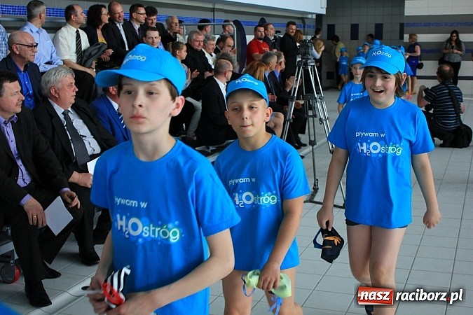 Zdjęcie w galerii na portalu naszraciborz.pl: Bracia wystrzelili z armatek, ksiądz pokropił, a prezydent wskoczył do wody w ubraniu wiadomości z regionu