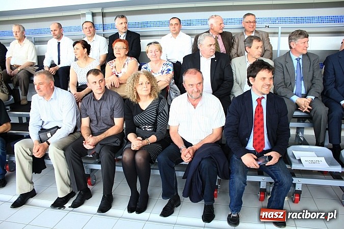 Zdjęcie w galerii na portalu naszraciborz.pl: Bracia wystrzelili z armatek, ksiądz pokropił, a prezydent wskoczył do wody w ubraniu wiadomości z regionu