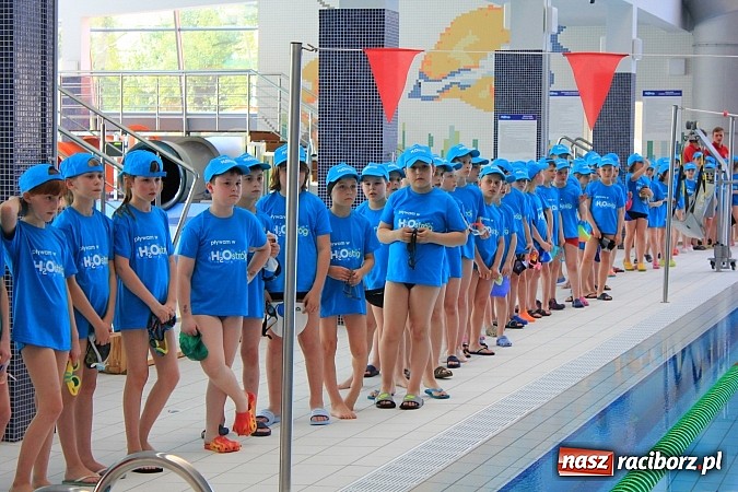 Zdjęcie w galerii na portalu naszraciborz.pl: Bracia wystrzelili z armatek, ksiądz pokropił, a prezydent wskoczył do wody w ubraniu wiadomości z regionu