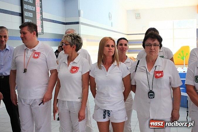 Zdjęcie w galerii na portalu naszraciborz.pl: Bracia wystrzelili z armatek, ksiądz pokropił, a prezydent wskoczył do wody w ubraniu wiadomości z regionu