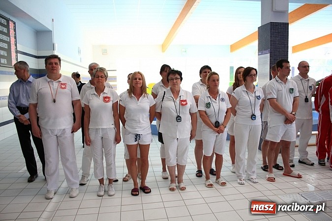 Zdjęcie w galerii na portalu naszraciborz.pl: Bracia wystrzelili z armatek, ksiądz pokropił, a prezydent wskoczył do wody w ubraniu wiadomości z regionu