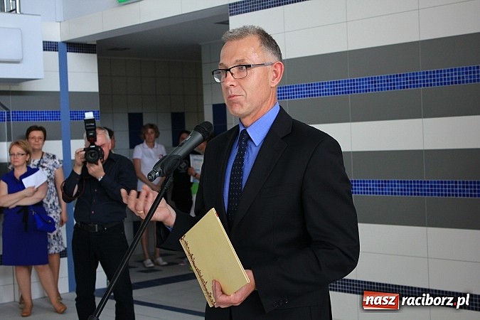 Zdjęcie w galerii na portalu naszraciborz.pl: Bracia wystrzelili z armatek, ksiądz pokropił, a prezydent wskoczył do wody w ubraniu wiadomości z regionu