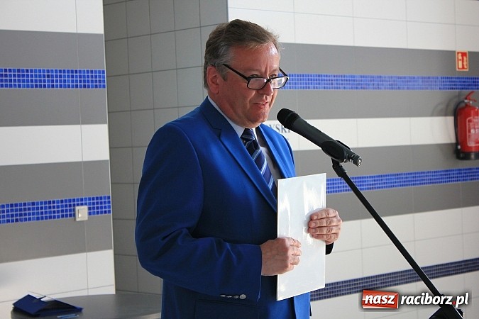 Zdjęcie w galerii na portalu naszraciborz.pl: Bracia wystrzelili z armatek, ksiądz pokropił, a prezydent wskoczył do wody w ubraniu wiadomości z regionu