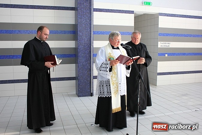Zdjęcie w galerii na portalu naszraciborz.pl: Bracia wystrzelili z armatek, ksiądz pokropił, a prezydent wskoczył do wody w ubraniu wiadomości z regionu
