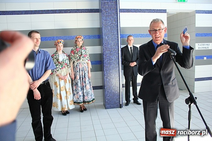 Zdjęcie w galerii na portalu naszraciborz.pl: Bracia wystrzelili z armatek, ksiądz pokropił, a prezydent wskoczył do wody w ubraniu wiadomości z regionu