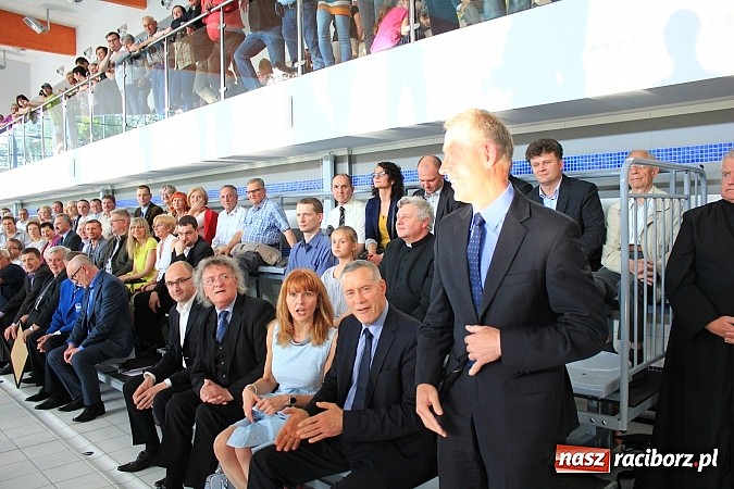 Zdjęcie w galerii na portalu naszraciborz.pl: Bracia wystrzelili z armatek, ksiądz pokropił, a prezydent wskoczył do wody w ubraniu wiadomości z regionu