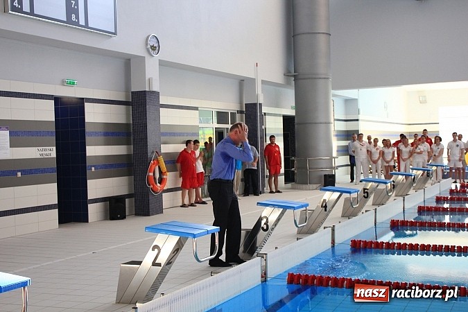 Zdjęcie w galerii na portalu naszraciborz.pl: Bracia wystrzelili z armatek, ksiądz pokropił, a prezydent wskoczył do wody w ubraniu wiadomości z regionu