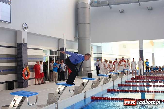 Zdjęcie w galerii na portalu naszraciborz.pl: Bracia wystrzelili z armatek, ksiądz pokropił, a prezydent wskoczył do wody w ubraniu wiadomości z regionu