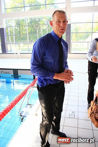 Zdjęcie w galerii na portalu naszraciborz.pl: Bracia wystrzelili z armatek, ksiądz pokropił, a prezydent wskoczył do wody w ubraniu wiadomości z regionu