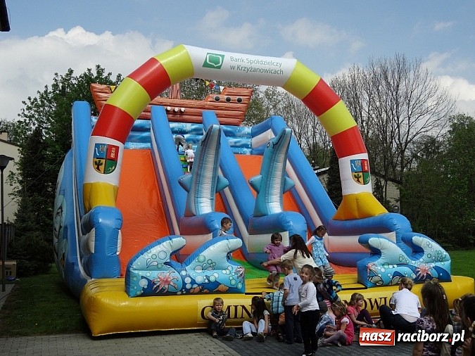 Zdjęcie w galerii na portalu naszraciborz.pl: Gmina dogadała się z bankiem. Skorzystają dzieci  wiadomości z regionu