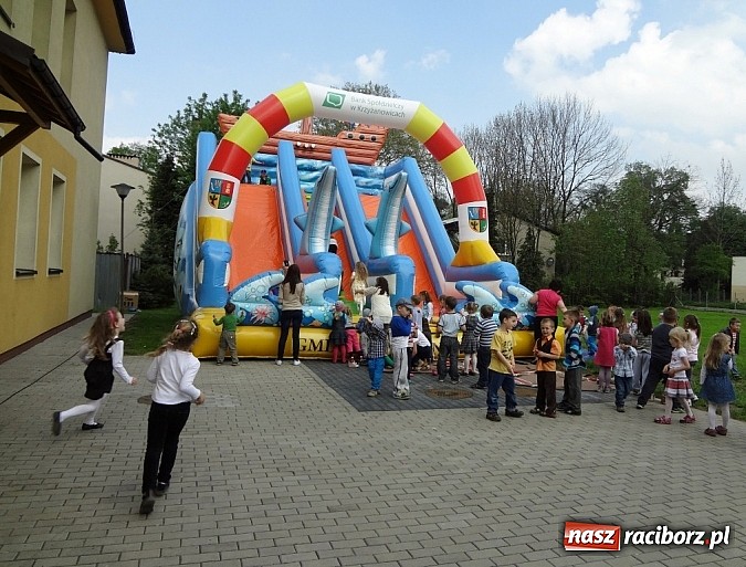 Zdjęcie w galerii na portalu naszraciborz.pl: Gmina dogadała się z bankiem. Skorzystają dzieci  wiadomości z regionu