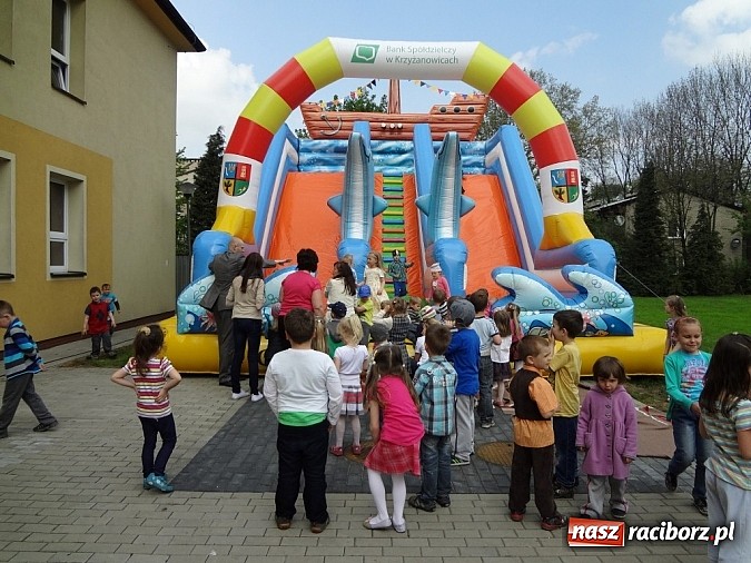 Zdjęcie w galerii na portalu naszraciborz.pl: Gmina dogadała się z bankiem. Skorzystają dzieci  wiadomości z regionu