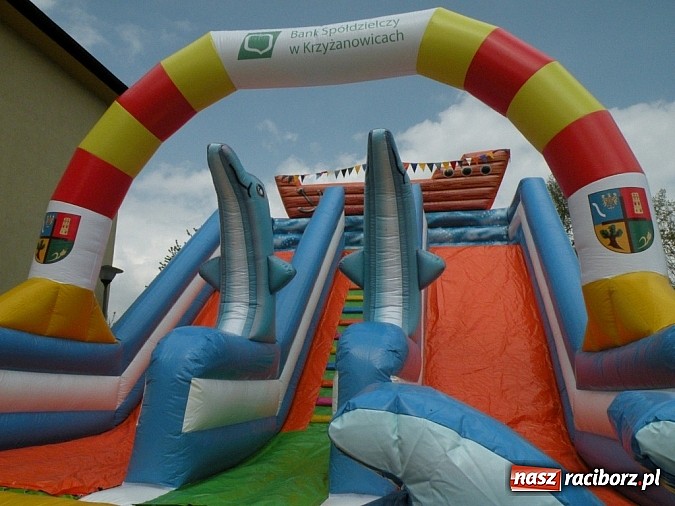 Zdjęcie w galerii na portalu naszraciborz.pl: Gmina dogadała się z bankiem. Skorzystają dzieci  wiadomości z regionu