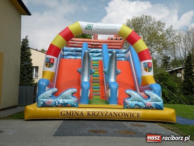 Zdjęcie w galerii na portalu naszraciborz.pl: Gmina dogadała się z bankiem. Skorzystają dzieci  wiadomości z regionu