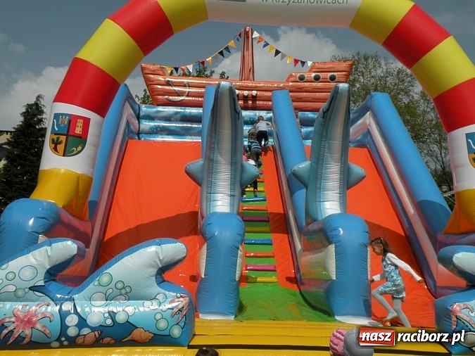 Zdjęcie w galerii na portalu naszraciborz.pl: Gmina dogadała się z bankiem. Skorzystają dzieci  wiadomości z regionu