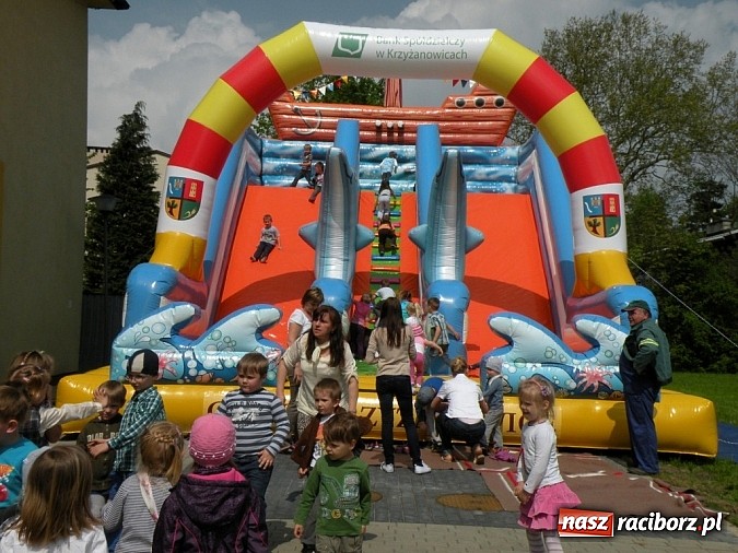 Zdjęcie w galerii na portalu naszraciborz.pl: Gmina dogadała się z bankiem. Skorzystają dzieci  wiadomości z regionu