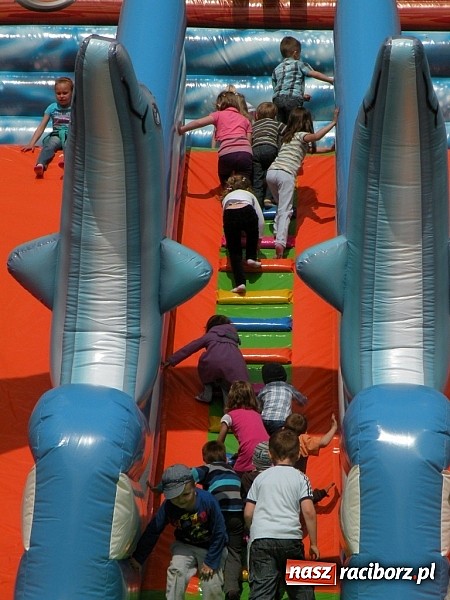 Zdjęcie w galerii na portalu naszraciborz.pl: Gmina dogadała się z bankiem. Skorzystają dzieci  wiadomości z regionu