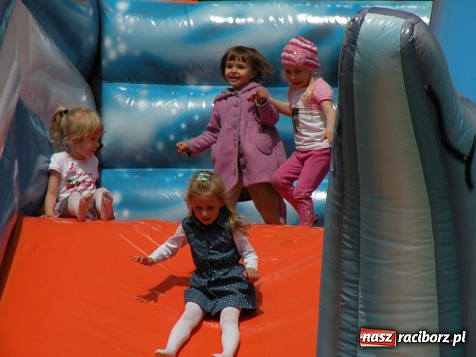 Zdjęcie w galerii na portalu naszraciborz.pl: Gmina dogadała się z bankiem. Skorzystają dzieci  wiadomości z regionu