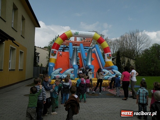 Zdjęcie w galerii na portalu naszraciborz.pl: Gmina dogadała się z bankiem. Skorzystają dzieci  wiadomości z regionu