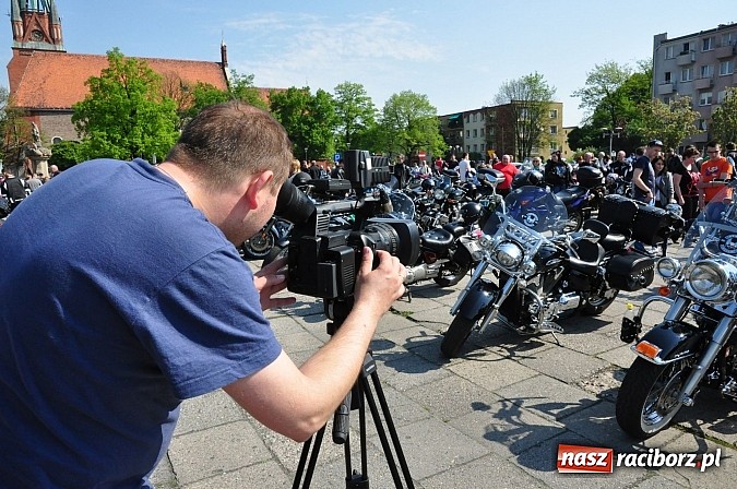 Zdjęcie w galerii na portalu naszraciborz.pl: Sezon motocyklowy otwarty. Setki maszyn na pl. Długosza wiadomości z regionu