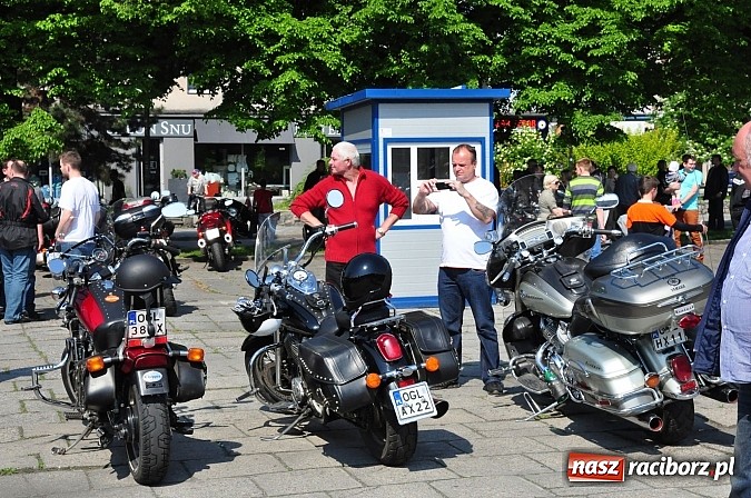 Zdjęcie w galerii na portalu naszraciborz.pl: Sezon motocyklowy otwarty. Setki maszyn na pl. Długosza wiadomości z regionu