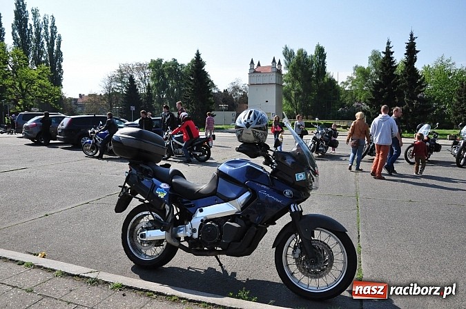 Zdjęcie w galerii na portalu naszraciborz.pl: Sezon motocyklowy otwarty. Setki maszyn na pl. Długosza wiadomości z regionu