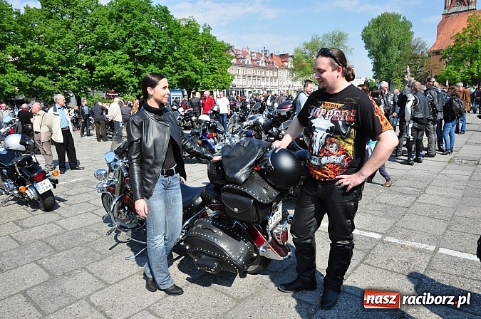 Zdjęcie w galerii na portalu naszraciborz.pl: Sezon motocyklowy otwarty. Setki maszyn na pl. Długosza wiadomości z regionu