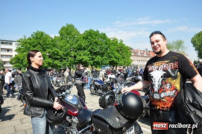 Zdjęcie w galerii na portalu naszraciborz.pl: Sezon motocyklowy otwarty. Setki maszyn na pl. Długosza wiadomości z regionu