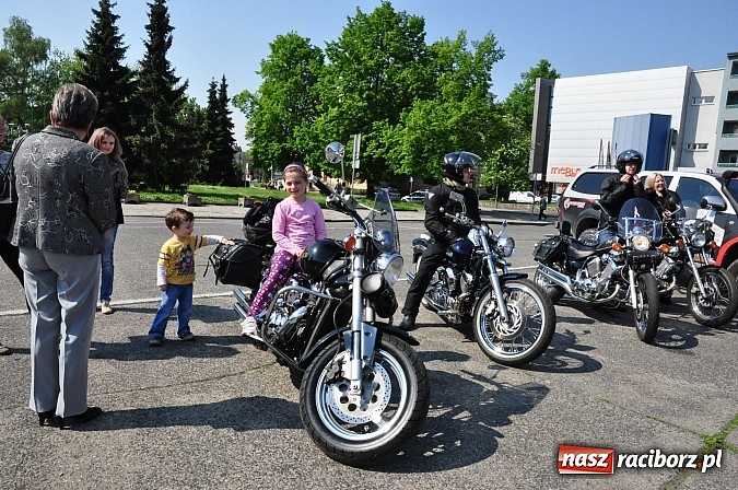 Zdjęcie w galerii na portalu naszraciborz.pl: Sezon motocyklowy otwarty. Setki maszyn na pl. Długosza wiadomości z regionu