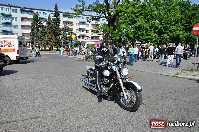Zdjęcie w galerii na portalu naszraciborz.pl: Sezon motocyklowy otwarty. Setki maszyn na pl. Długosza wiadomości z regionu