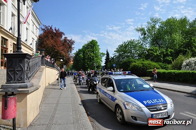 Zdjęcie w galerii na portalu naszraciborz.pl: Sezon motocyklowy otwarty. Setki maszyn na pl. Długosza wiadomości z regionu