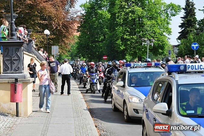 Zdjęcie w galerii na portalu naszraciborz.pl: Sezon motocyklowy otwarty. Setki maszyn na pl. Długosza wiadomości z regionu