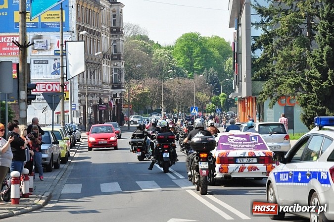 Zdjęcie w galerii na portalu naszraciborz.pl: Sezon motocyklowy otwarty. Setki maszyn na pl. Długosza wiadomości z regionu