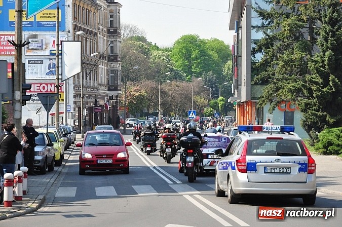 Zdjęcie w galerii na portalu naszraciborz.pl: Sezon motocyklowy otwarty. Setki maszyn na pl. Długosza wiadomości z regionu