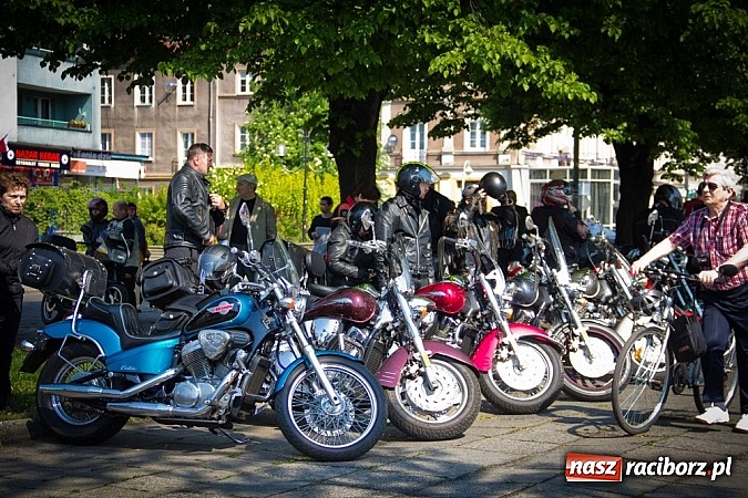 Zdjęcie w galerii na portalu naszraciborz.pl: Czar jednośladów. Ponad trzysta maszyn w Raciborzu wiadomości z regionu