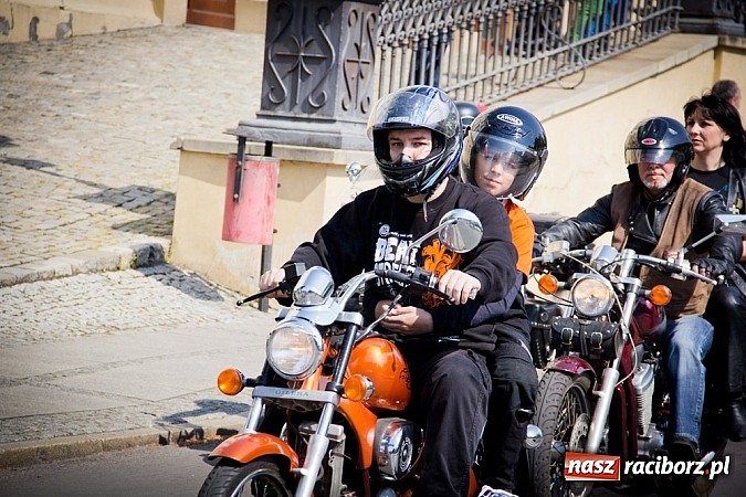Zdjęcie w galerii na portalu naszraciborz.pl: Czar jednośladów. Ponad trzysta maszyn w Raciborzu wiadomości z regionu