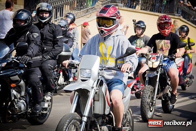 Zdjęcie w galerii na portalu naszraciborz.pl: Czar jednośladów. Ponad trzysta maszyn w Raciborzu wiadomości z regionu