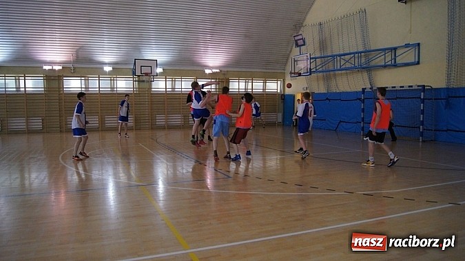 Zdjęcie w galerii na portalu naszraciborz.pl: Półfinały młodych szczypiornistów w Pietrowicach wiadomości z regionu