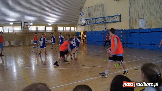 Zdjęcie w galerii na portalu naszraciborz.pl: Półfinały młodych szczypiornistów w Pietrowicach wiadomości z regionu