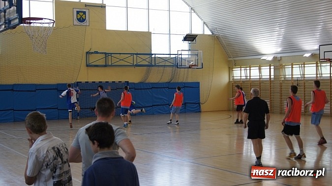 Zdjęcie w galerii na portalu naszraciborz.pl: Półfinały młodych szczypiornistów w Pietrowicach wiadomości z regionu