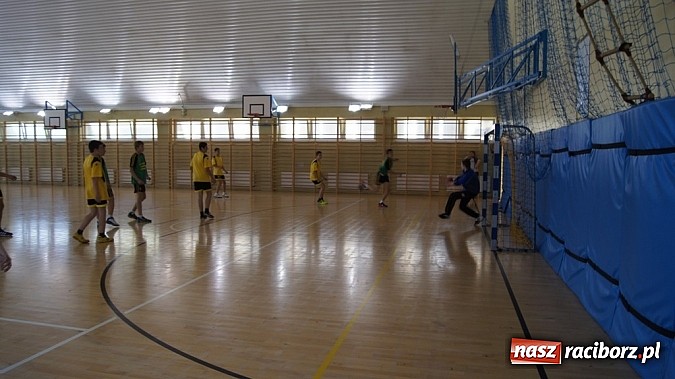 Zdjęcie w galerii na portalu naszraciborz.pl: Półfinały młodych szczypiornistów w Pietrowicach wiadomości z regionu