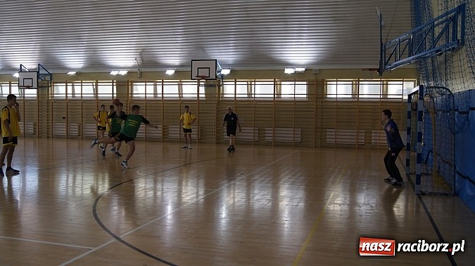 Zdjęcie w galerii na portalu naszraciborz.pl: Półfinały młodych szczypiornistów w Pietrowicach wiadomości z regionu